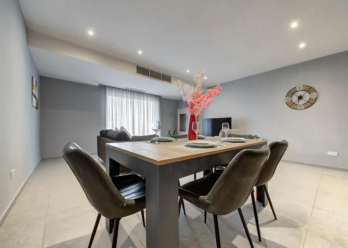 Stunning City-Center 3Br