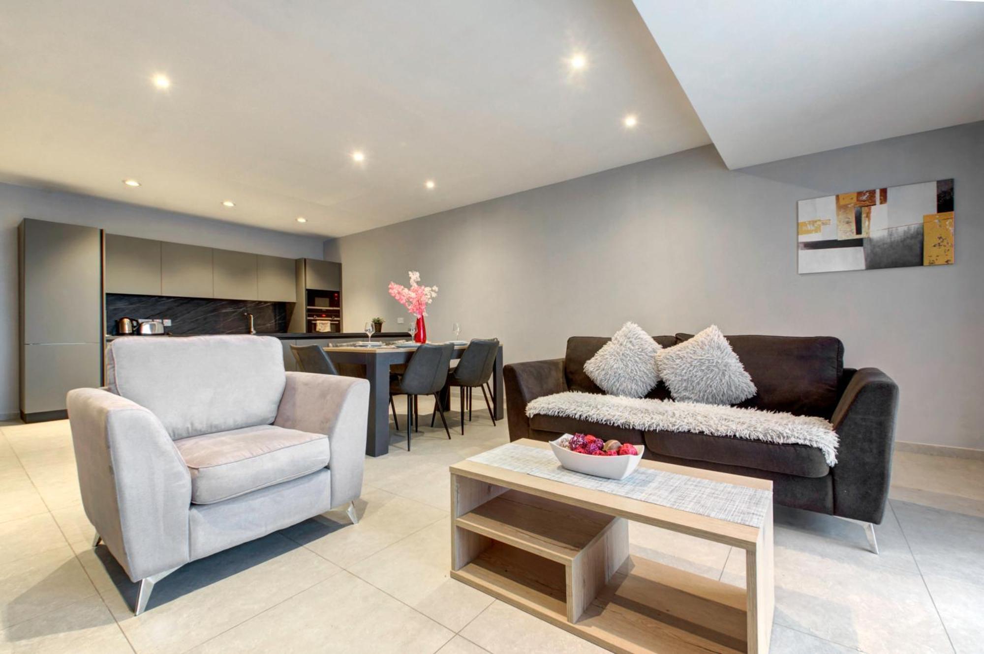 Stunning City-center 3br Apartment Sliema
