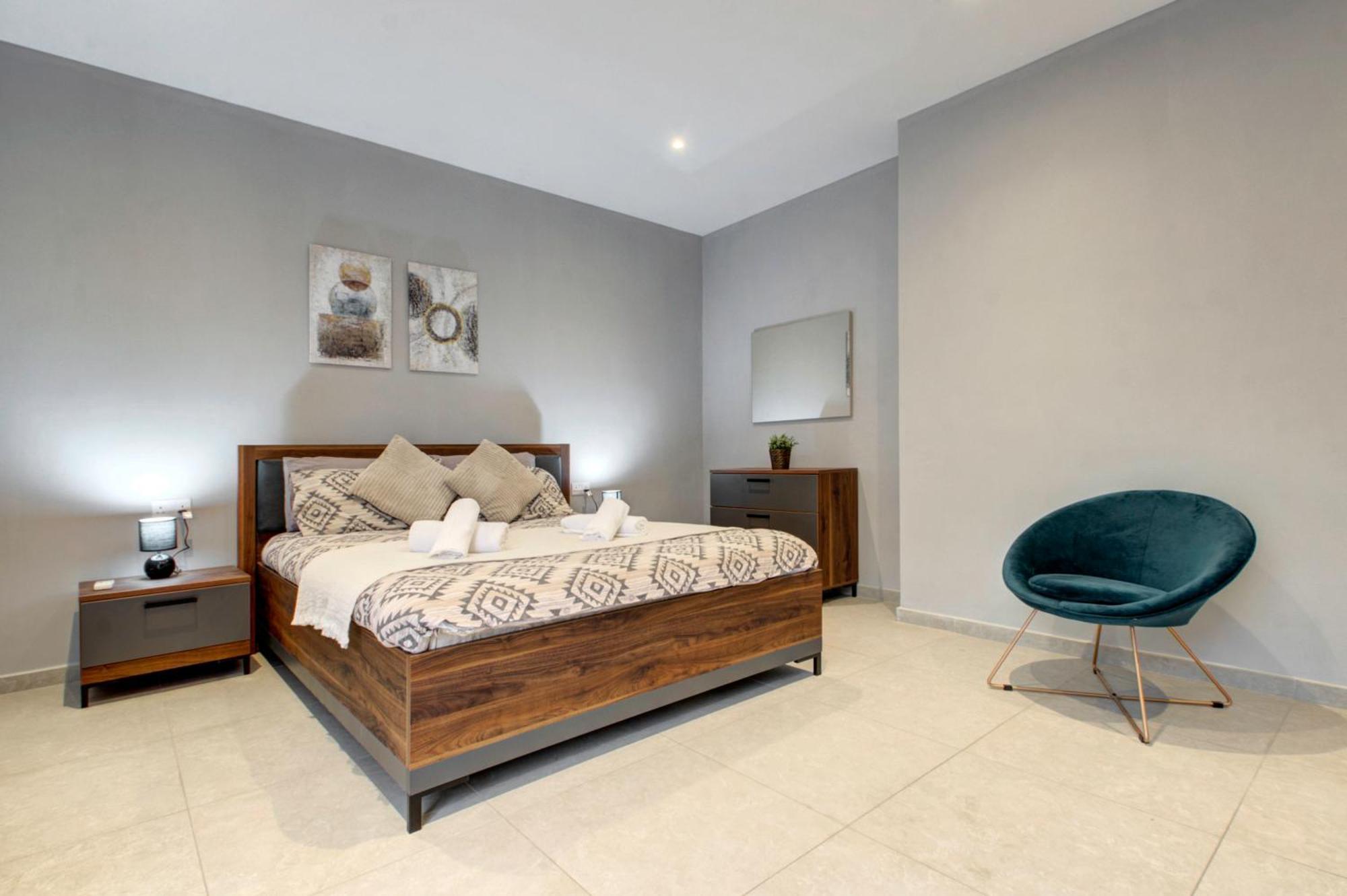 Stunning City-center 3br *