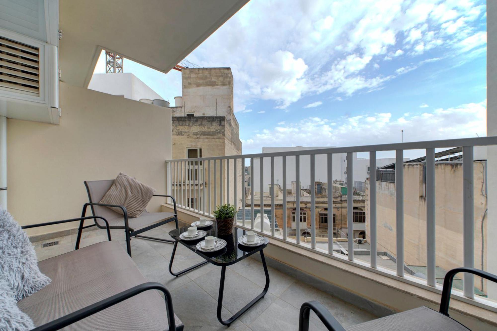 Stunning City-center 3br Sliema