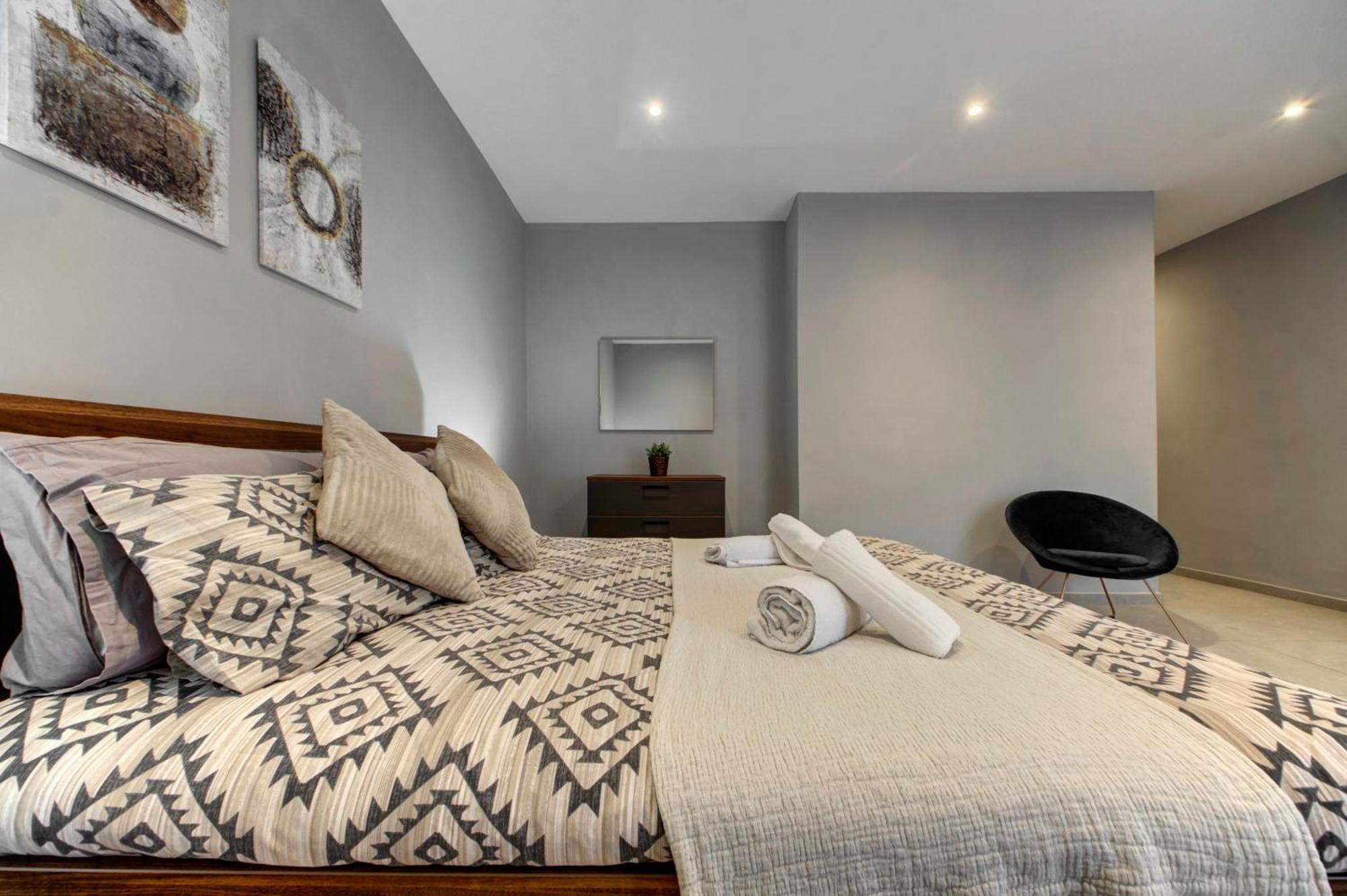 Stunning City-center 3br * Слима