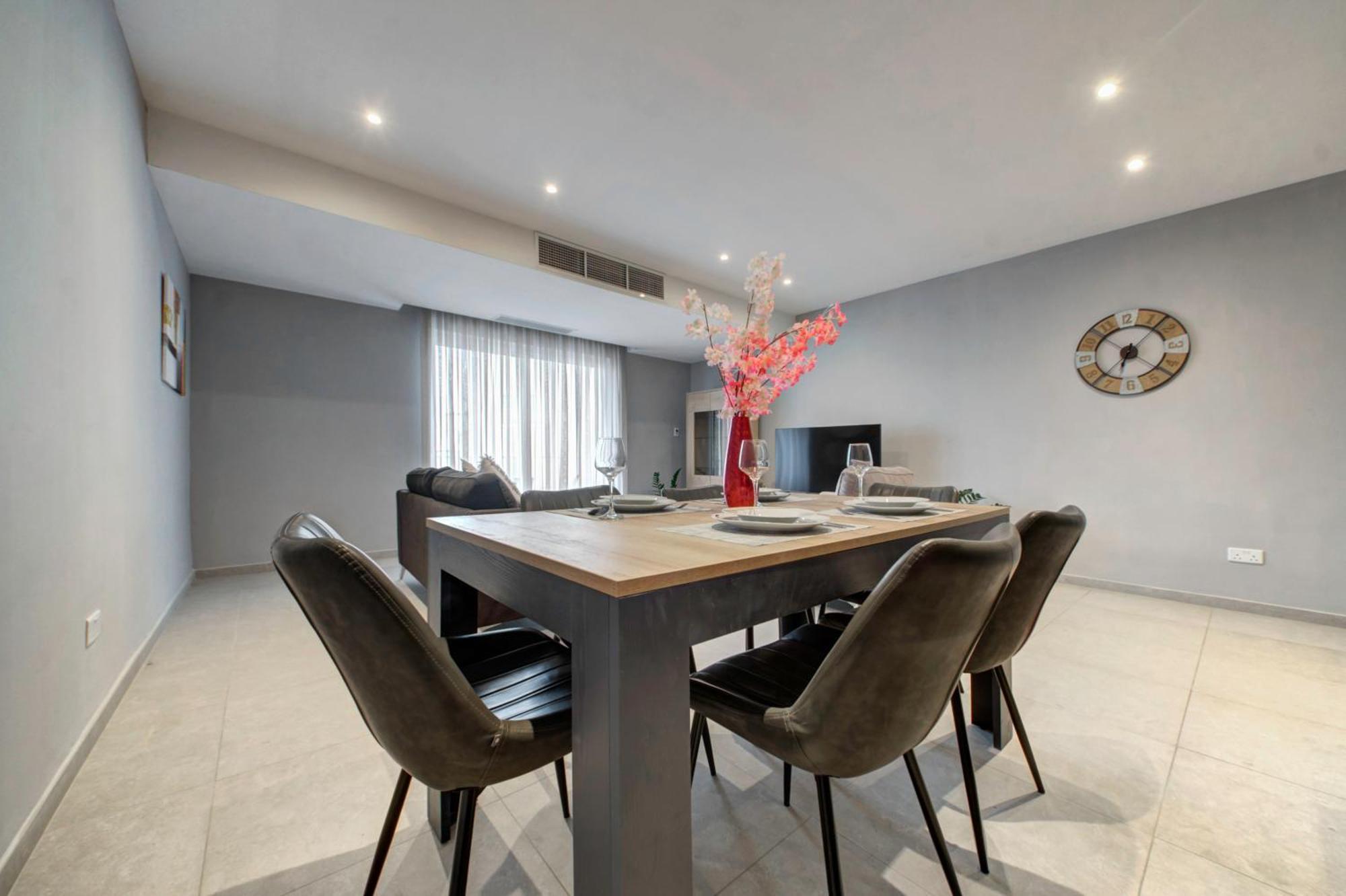 Stunning City-center 3br Апартаменты Слима