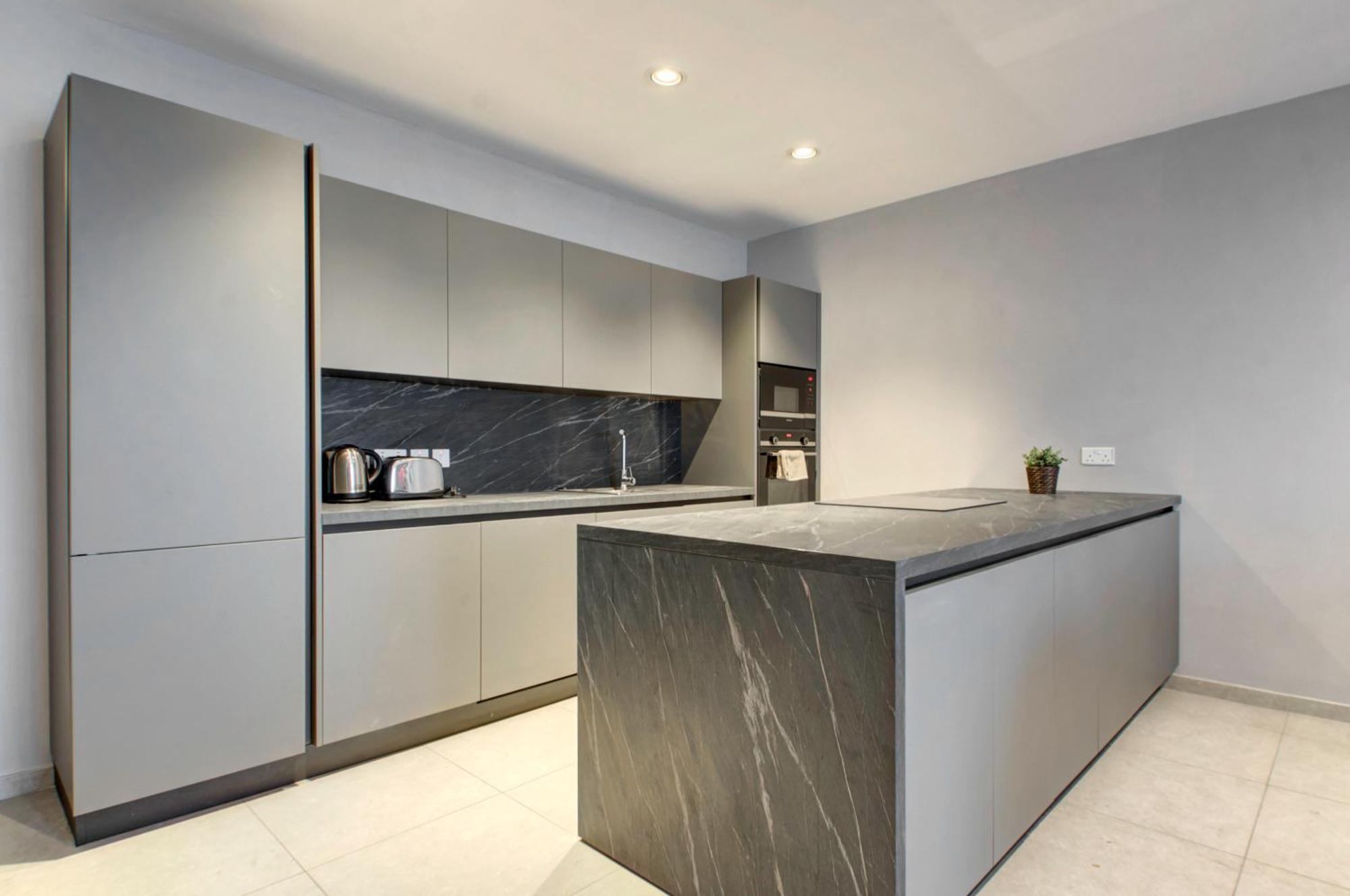 Апартаменты Stunning City-center 3br Слима