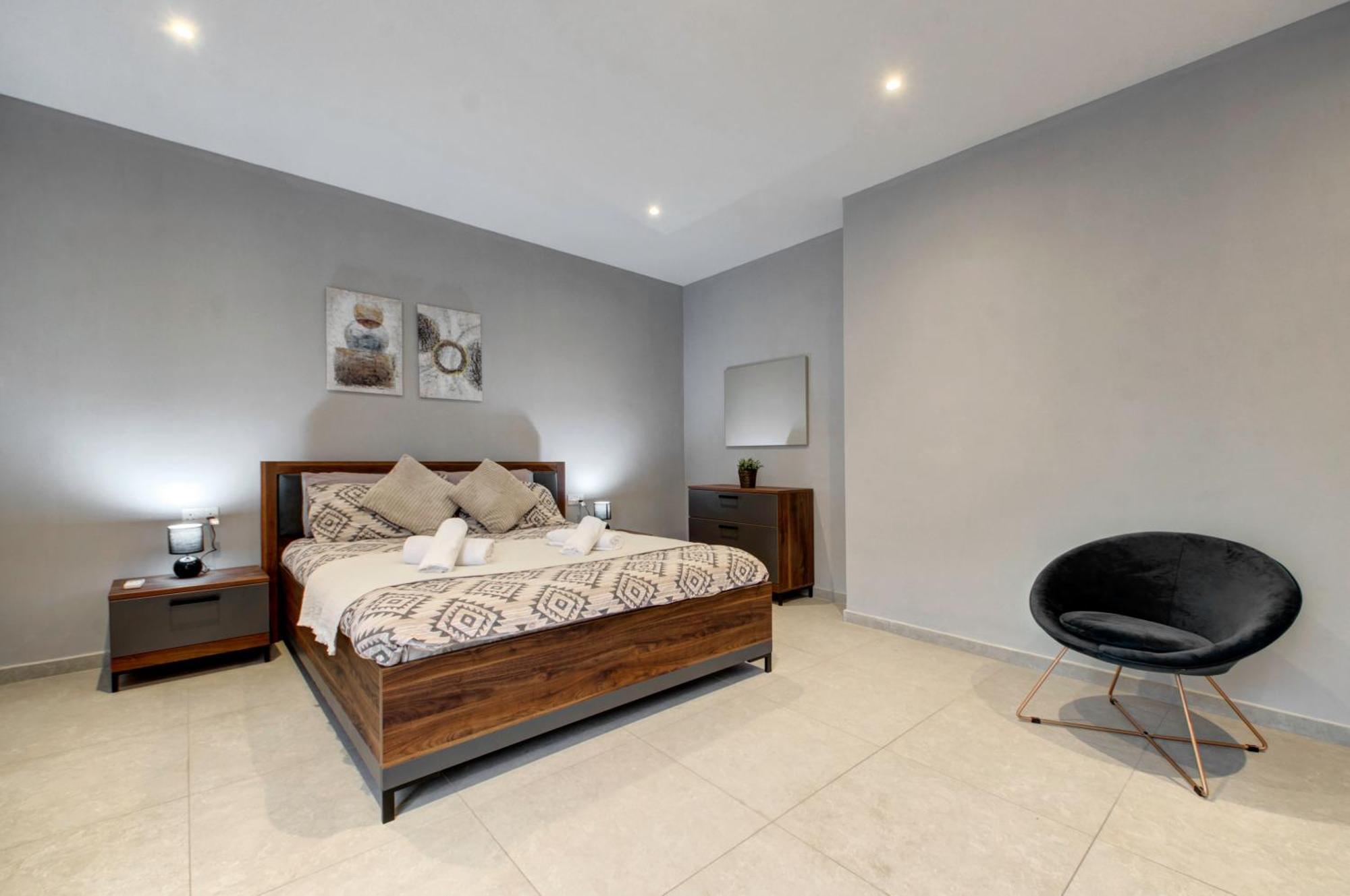 Stunning City-center 3br